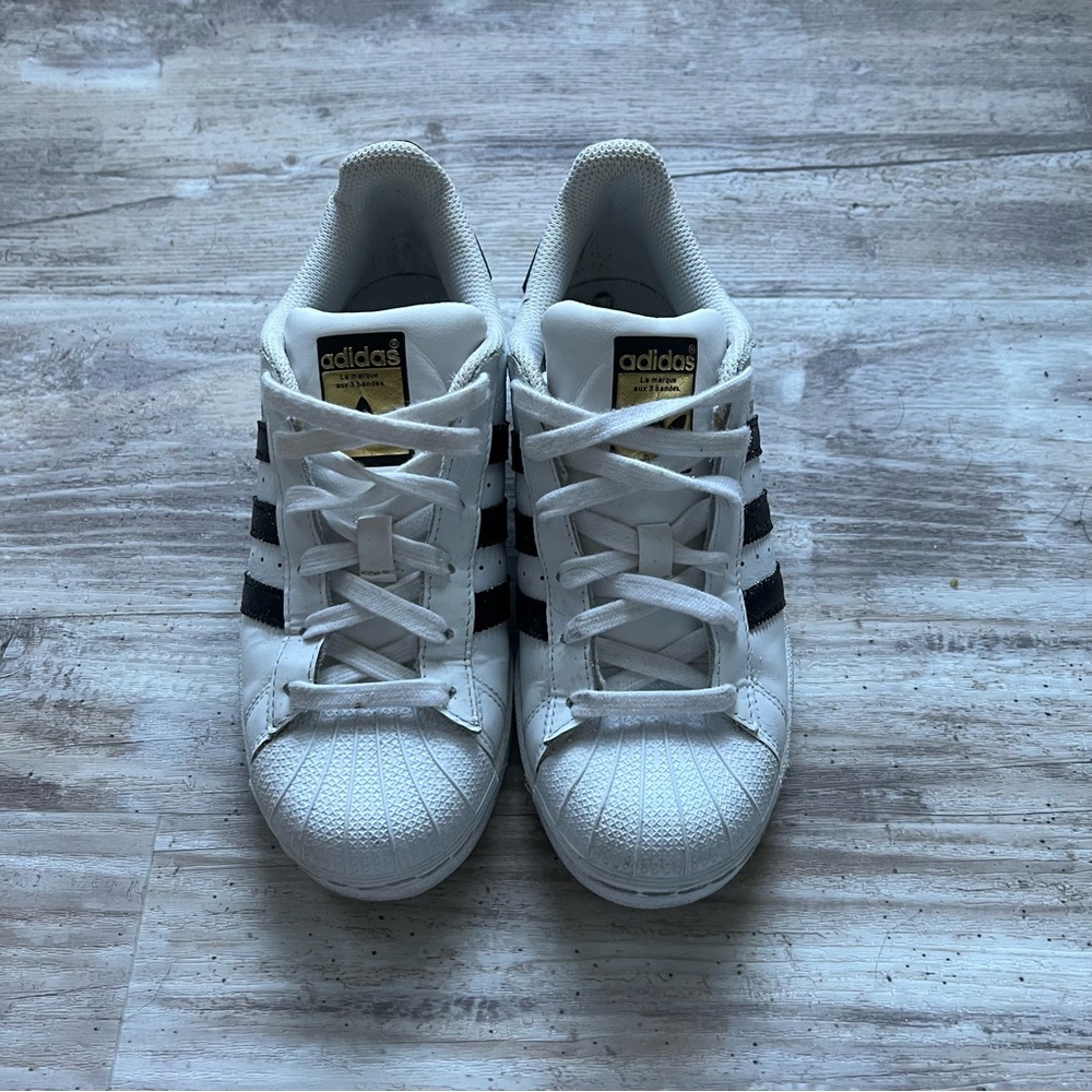 Adidas Superstar (fits Women’s size 6)
